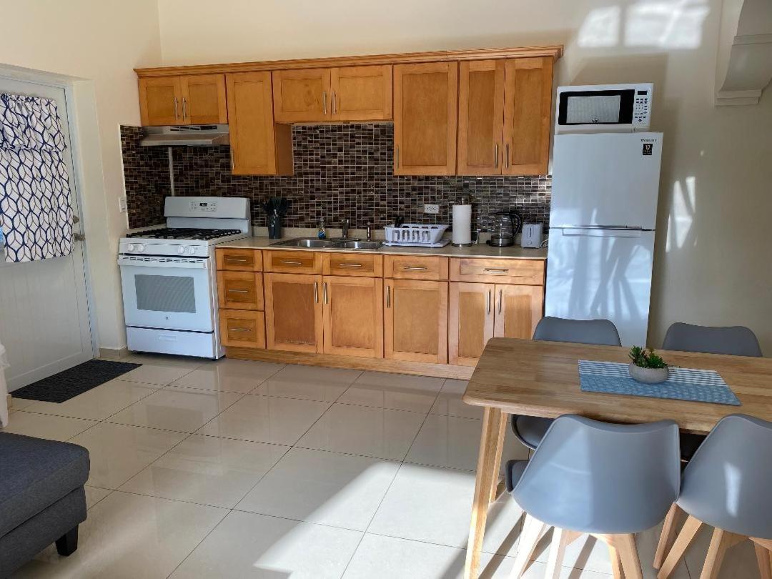 Lovely 2 Bedroom Apartment In Quiet Neighborhood! Филипсбург Екстериор снимка